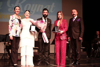 Bursa'da unutulmayan şarkılarla müzik dolu gece