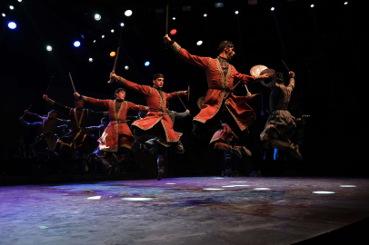 Bursa Festivali'nde yer çekimine meydan okuyan gösteri