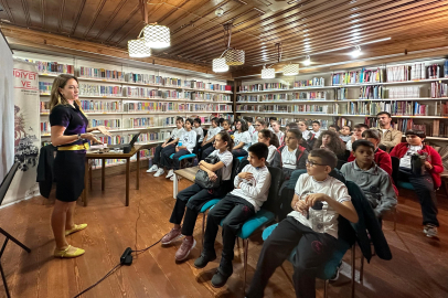 Burcu Bahar 'Atatürk ve Sihirli Gözlük' kitabını anlattı
