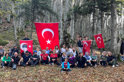 Cumhuriyet’in 100. yılında 100 öğretmen Çataldağ zirvesinde