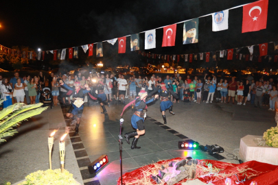 İzmir'de 'Zafere Uyanan Gece' büyük beğeni topladı
