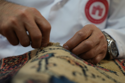 Osmanlı saray kültürüne ait halılar restore ediliyor