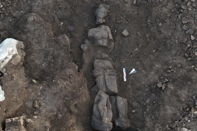 Perge kazılarında 5 heykel bulundu