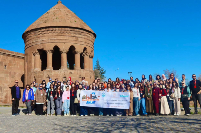 Bursalı öğrencilerden Ahlat'a kültürel gezi