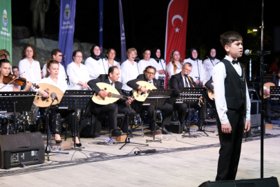 İnegöl Belediyesi TSM Korosu'ndan kulakların pasını silen konser