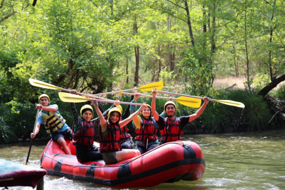 Bursa'da gençler rafting heyecanı yaşadı