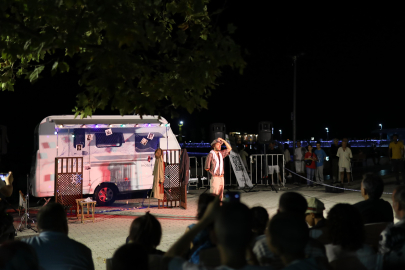 Karavan Tiyatro sanatseverlerle buluştu
