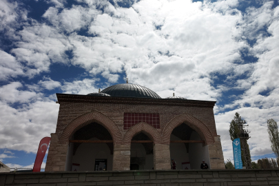 8 asırlık cami yeniden ibadete açıldı
