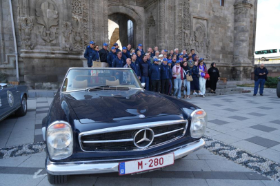 Klasik araç tutkunlarının Türkiye turu Erzurum'dan başladı