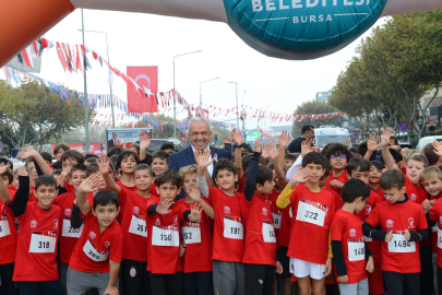 Nilüfer'de 609 öğrenci Cumhuriyet’in değerleri için ter döktü