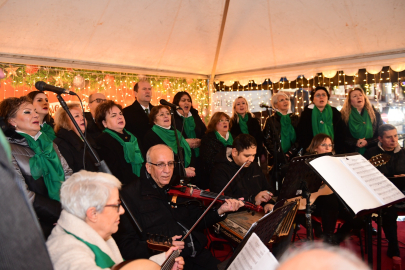 Osmangazi Meydanı’nda Müzeyyen Senar Türk Sanat Müziği Korosu sahne aldı