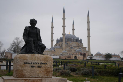Selimiye Camii'nde restorasyon sonrası ana kubbedeki yazılar görüntülendi