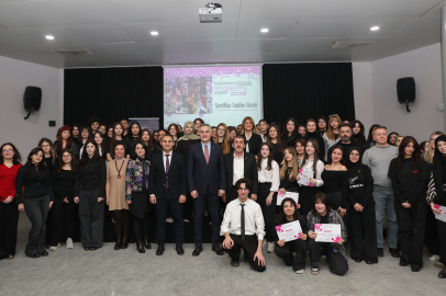 'Sesi Çizgide Saklı: Kırılmayan Çizgiler' dijital sergisi sanatseverlerle buluştu