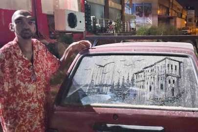 İşitme engelli ressam tozlu araç camlarını sanatla buluşturuyor