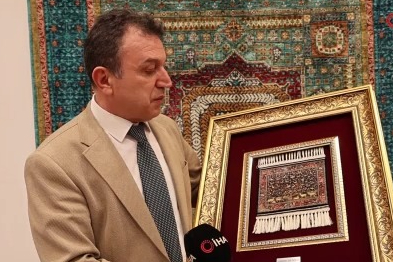 Dünyanın en küçüğü: 1 santiminde 2 bin 500 ilmek var