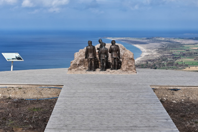 109 yıl önce o tarihi fotoğrafının çekildiği noktaya Atatürk Anıtı yapıldı