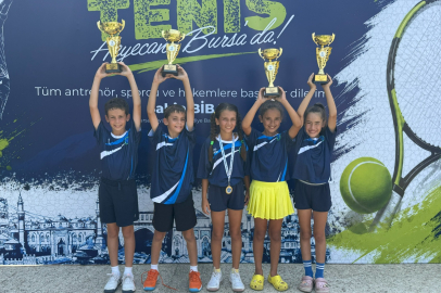Büyükşehirli sporcular kupaları topladı