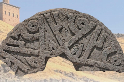 ‘Hz. Muhammed’ isminin yer aldığı Selçuklu taşı bulundu