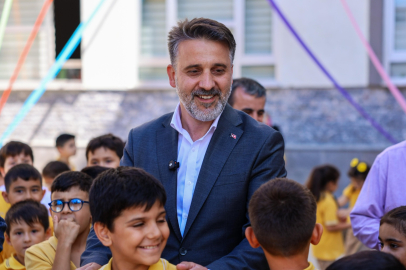 Başkan Vekili Biba, öğrencilerin ilk ders heyecanına ortak oldu