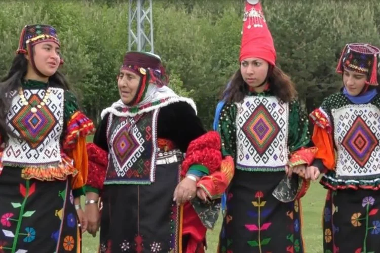 Damallı kadınlar, yöresel Türkmen kıyafetleri ile düğünlere renk katıyor