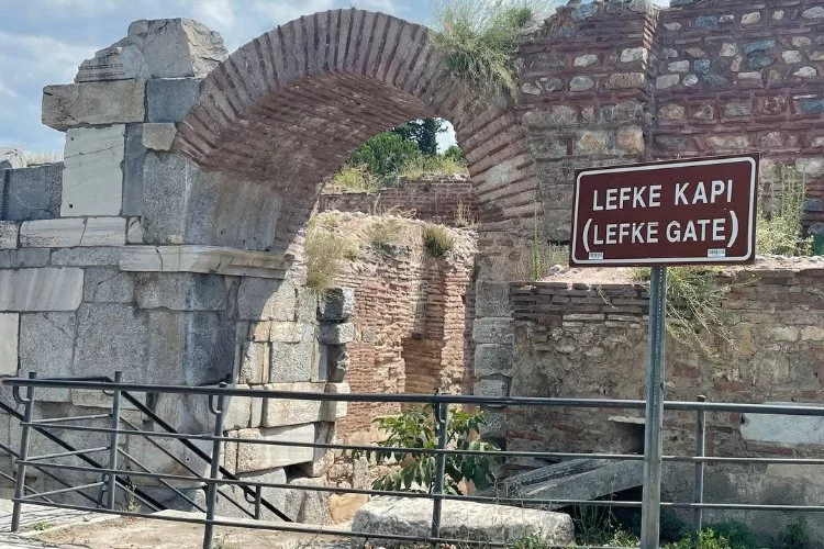 Tarihi Lefke Kapı’daki suyolunda Osmanlı kitabesi bulundu